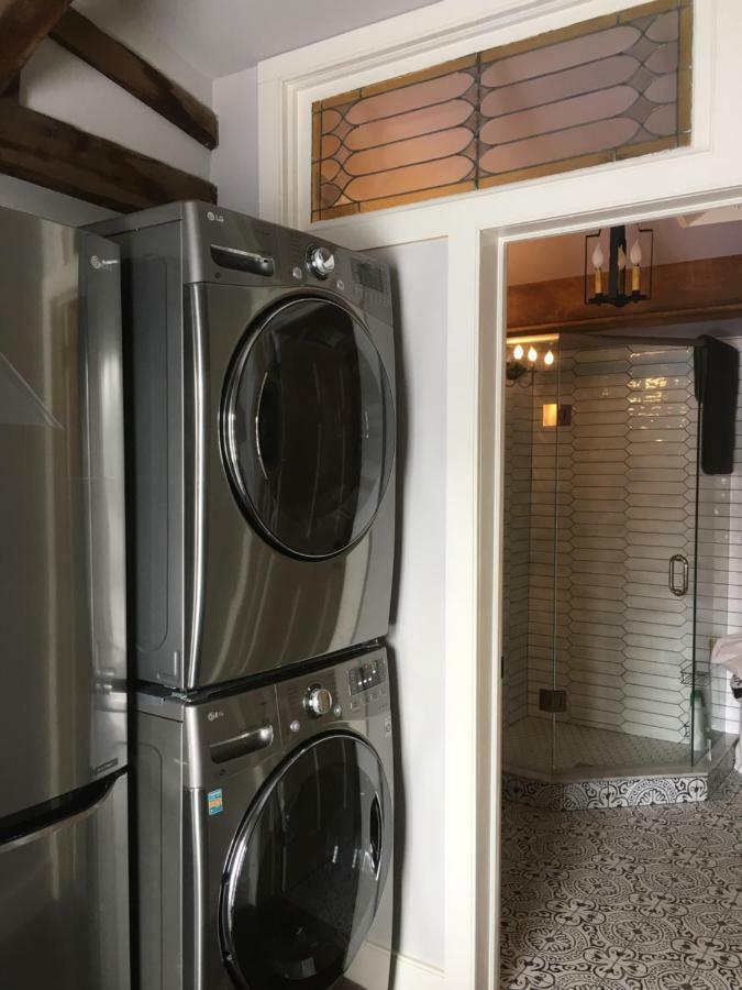 The Carriage House Flat - Downtown Paris Canada エクステリア 写真